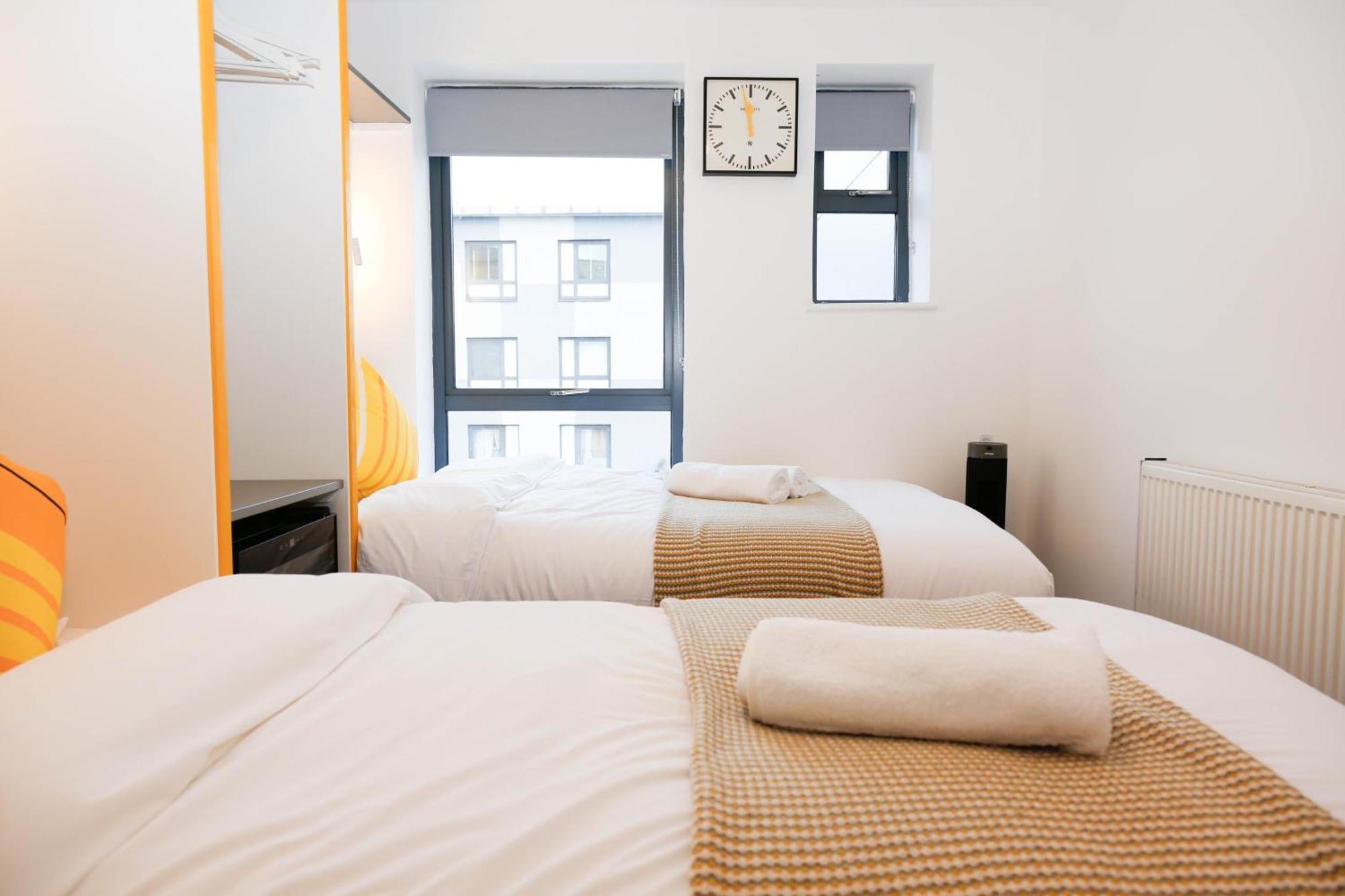 New Luxury Apartments In Central Location Next To Shops, Cafes, Bars & Metro لندن المظهر الخارجي الصورة