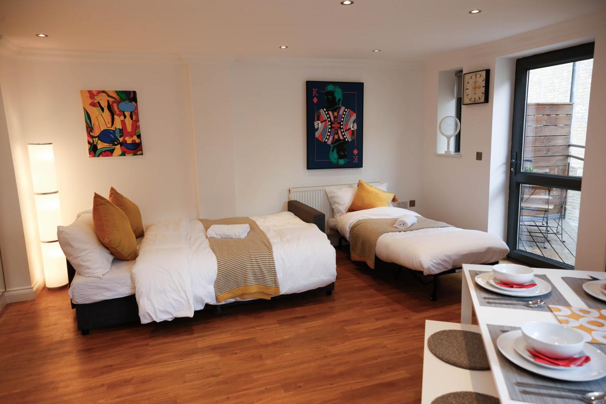 New Luxury Apartments In Central Location Next To Shops, Cafes, Bars & Metro لندن المظهر الخارجي الصورة