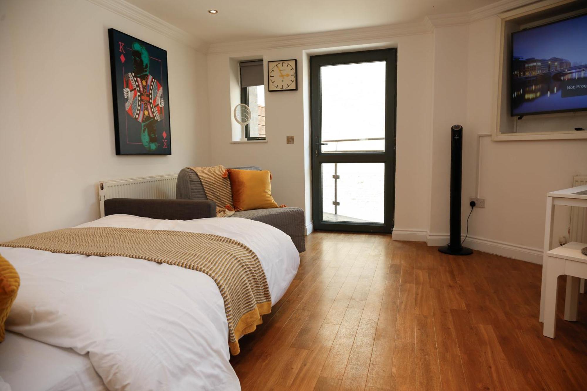 New Luxury Apartments In Central Location Next To Shops, Cafes, Bars & Metro لندن المظهر الخارجي الصورة