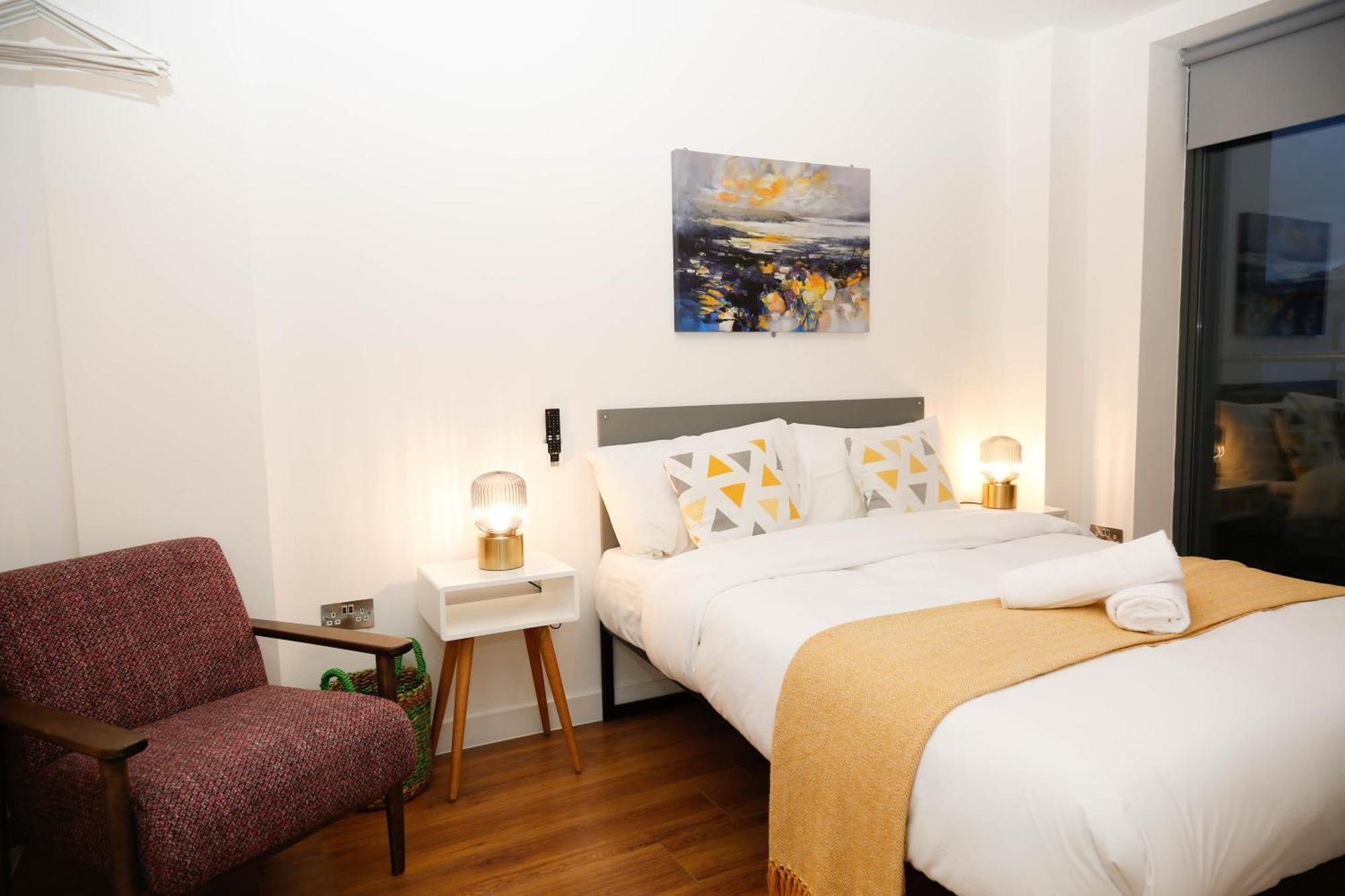New Luxury Apartments In Central Location Next To Shops, Cafes, Bars & Metro لندن المظهر الخارجي الصورة