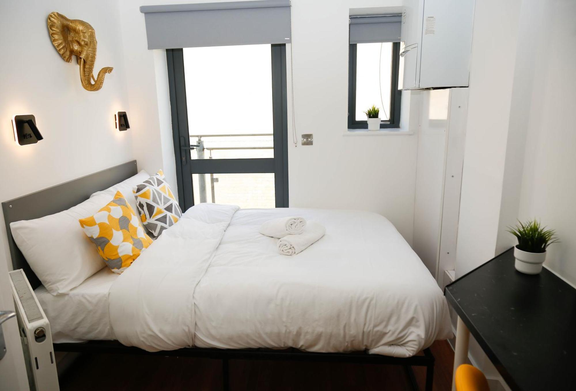 New Luxury Apartments In Central Location Next To Shops, Cafes, Bars & Metro لندن المظهر الخارجي الصورة