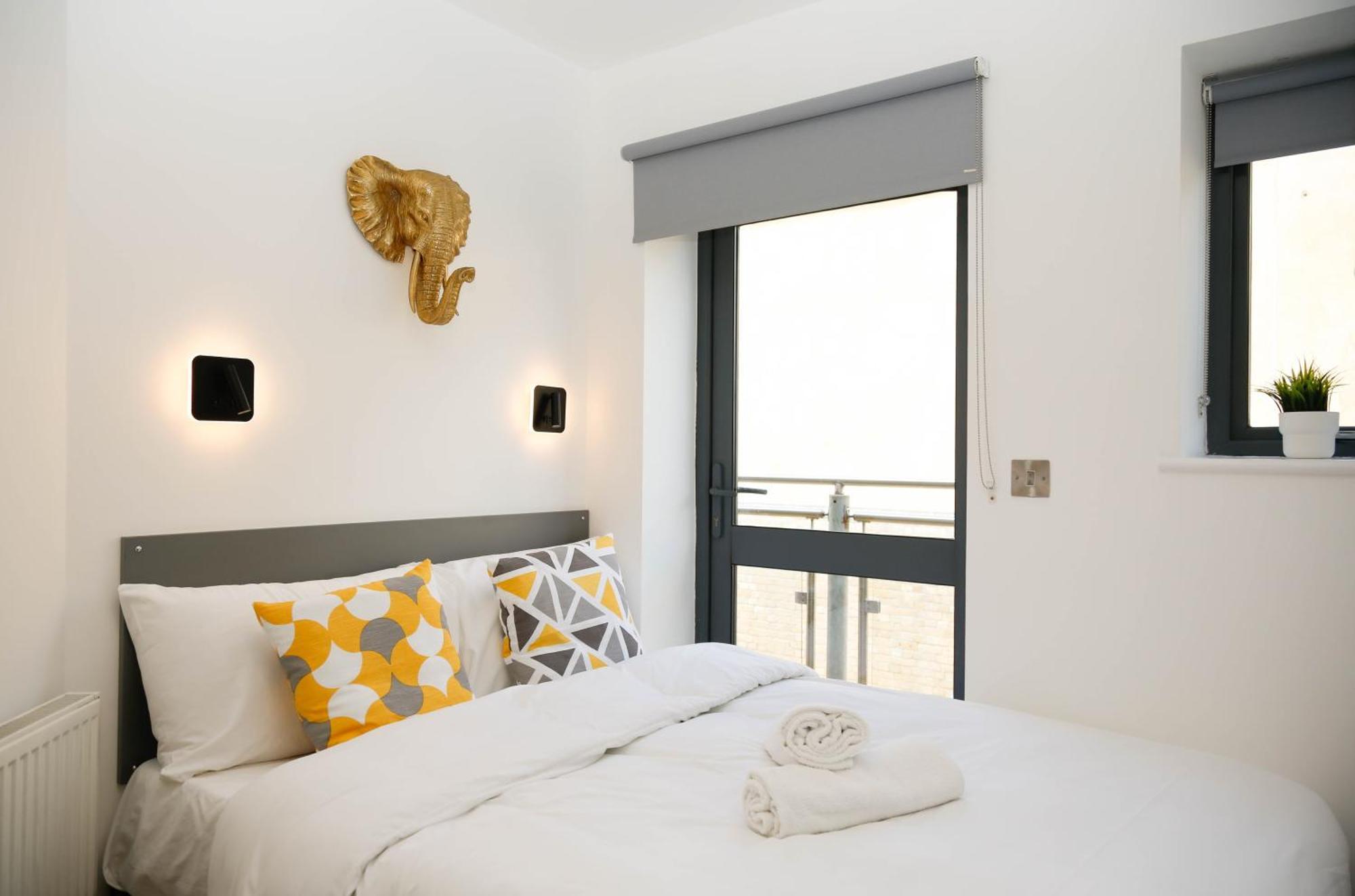 New Luxury Apartments In Central Location Next To Shops, Cafes, Bars & Metro لندن المظهر الخارجي الصورة